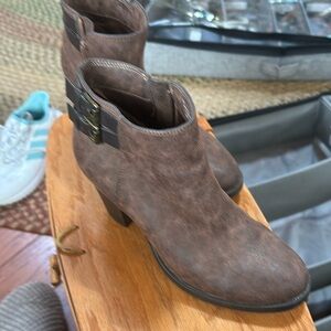Sugar brown booties size 7 excellent condition